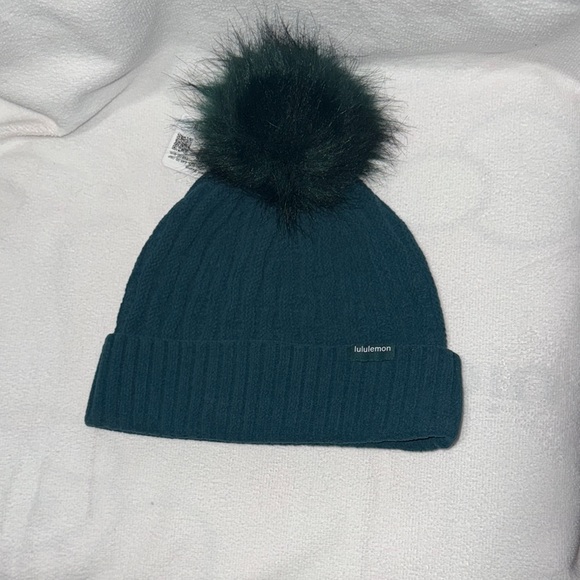 Lululemon Womens Cable Knit Pom Beanie *NWT Storm Teal - Picture 2 of 4
